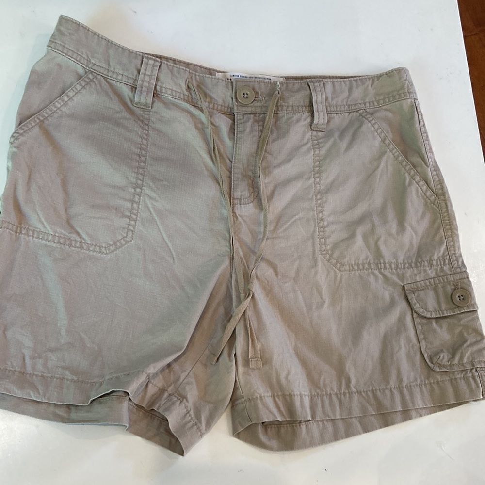 Bass khaki cargo shorts, size 10
